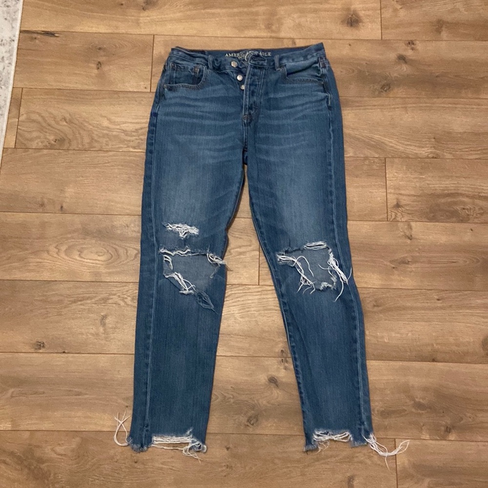 american eagle ripped mom style jeans in classic blue wash